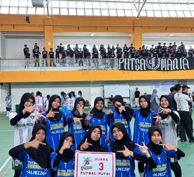 Tim Futsal Putri SMP Muhammadiyah 7 Surabaya Raih Juara 3 di SMAMDA CUP