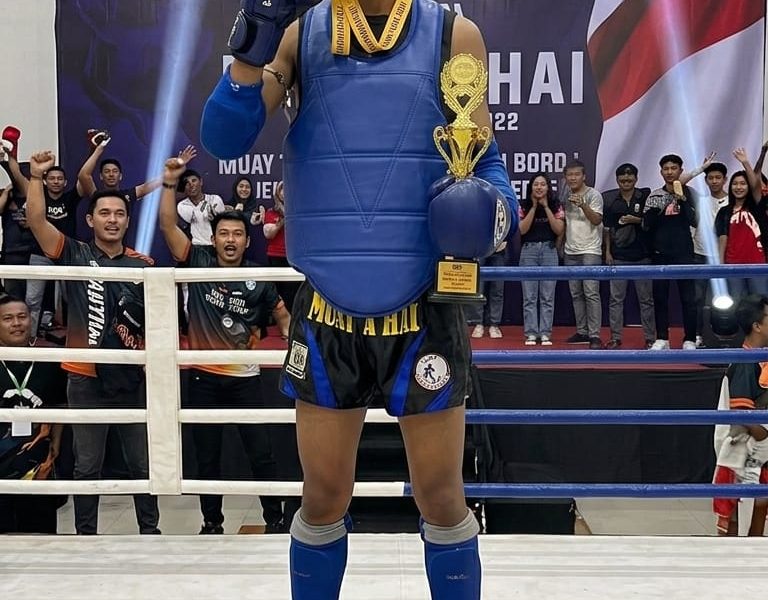 Tanding lawan mahasiswa : Afdal, Siswa SMP Muhammadiyah 7 raih Juarai 1 Muaythai