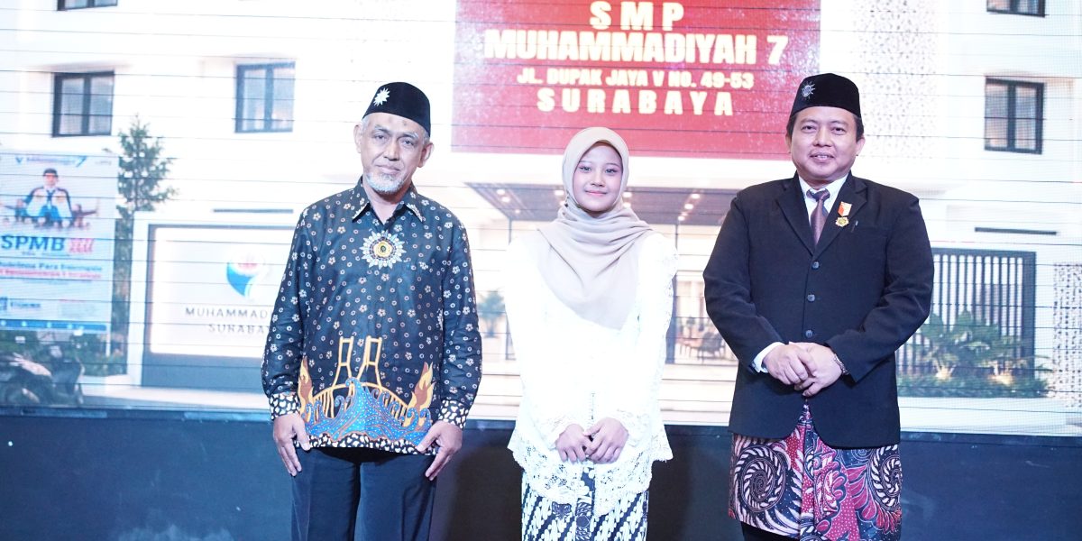 Suasana khidmat bercampur haru menyelimuti prosesi Purnawiyata Angkatan ke-50 SMP Muhammadiyah 7 Surabaya