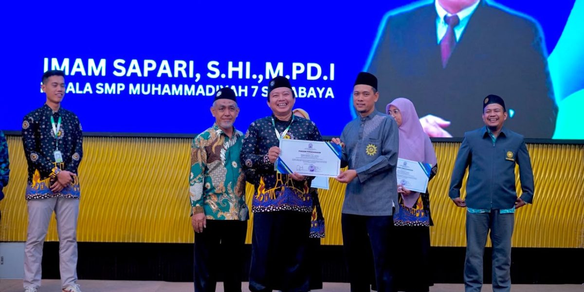 Akreditasi Melesat, SMP Muhammadiyah 7 Surabaya Raih Penghargaan dari Majelis Dikdasmen PDM