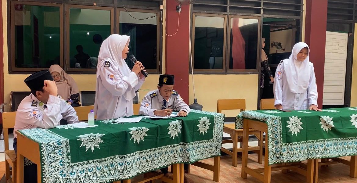 Kemerdekaan Berpikir di Arena Debat. SMP Muhammadiyah 7 Surabaya Dobrak Perayaan Rutinitas