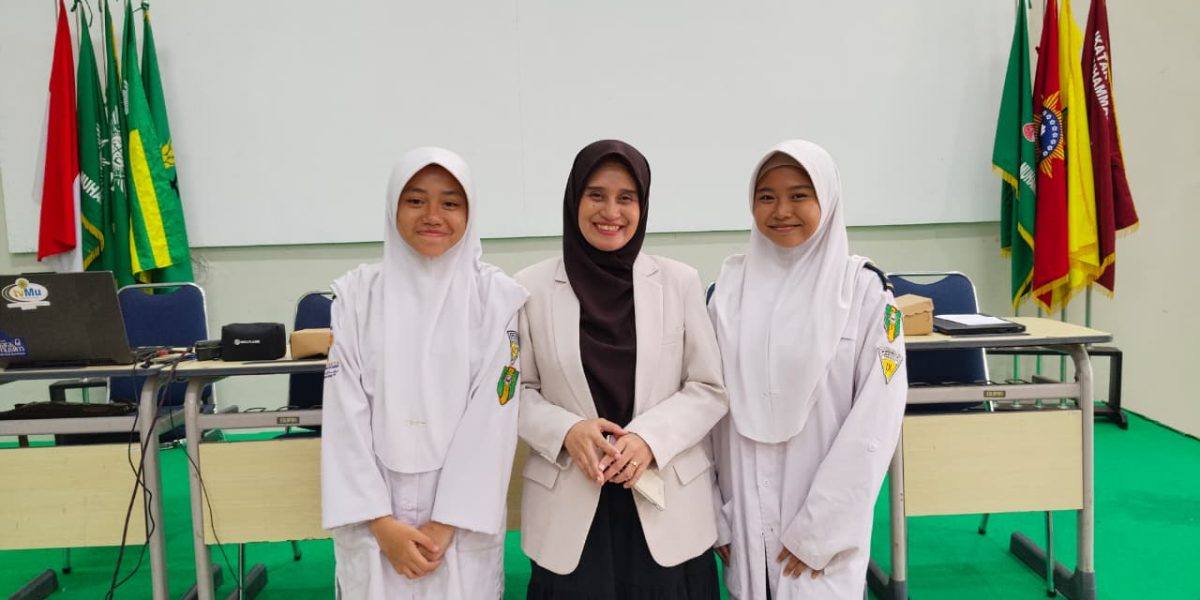 Tangguh dan Adaptif, Dua Srikandi SMP Muhammadiyah 7 Surabaya Lolos Final Audisi Host KAUMA TVMU JATIM 1
